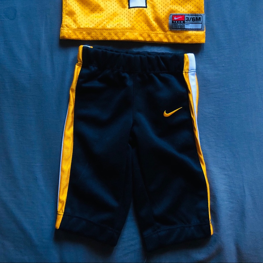 Hawkeyes jersey/pants